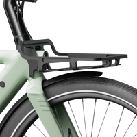 Op de fiets: TENWAYS voordrager op een CGO009 New Edition in Sage Green, van dichtbij