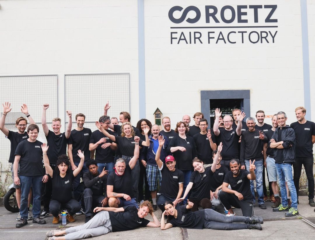 Roetz Fair Factory met alle medewerkers van Roetz op de voorgrond