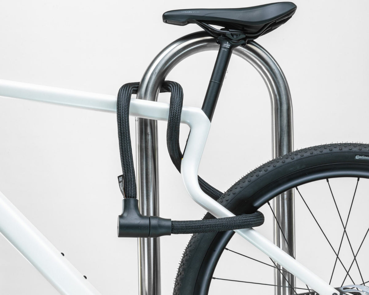 Texlock Orbit textielslot om een fietsenrek en het frame