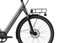 Op de fiets: TENWAYS voordrager op een CGO800S in Pebble Grey, van dichtbij