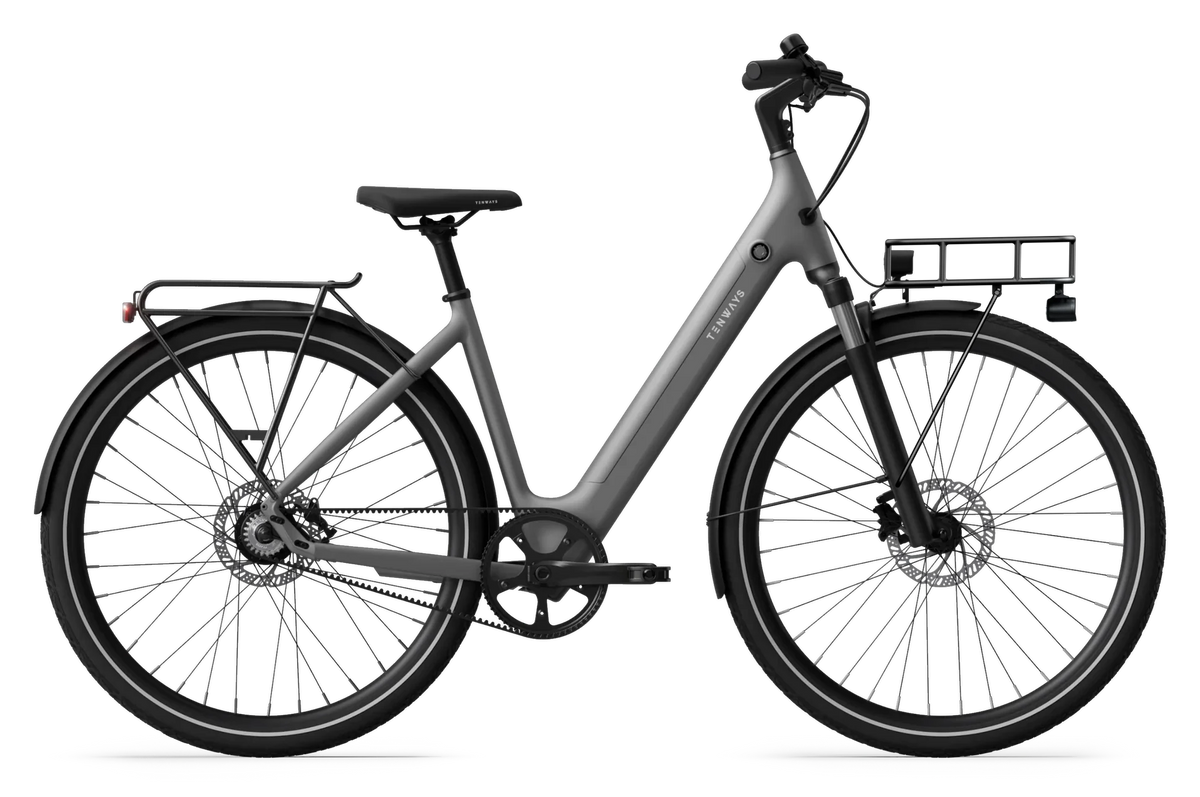 Op de fiets: TENWAYS CGO800S in Pebble Grey met de voordrager, van opzij